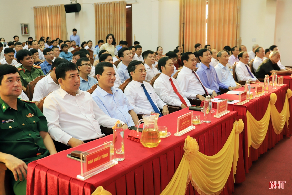 Hương Sơn đón Bằng công nhận huyện đạt chuẩn NTM và Cờ thi đua của Chính phủ ảnh 1 Hương Sơn đón Bằng công nhận huyện đạt chuẩn NTM và Cờ thi đua của Chính phủ
