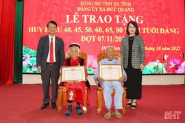 30 đảng viên xã Đức Quang vinh dự đón nhận Huy hiệu Đảng 