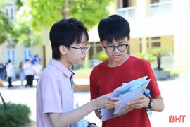 Hơn 400 thí sinh hoàn thành bài thi chuyên Toán và Ngữ văn