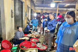 Thời tiết bất thuận, nguồn cung hải sản giảm, giá tăng cao