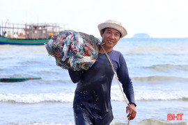 Ngư dân trúng đậm ghẹ biển, mỗi chuyến thu cả chục triệu đồng