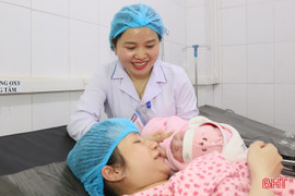 Công dân đầu tiên năm Bính Ngọ ở Hà Tĩnh là bé gái