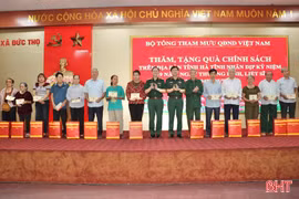 Phó Tổng Tham mưu trưởng QĐND Việt Nam tri ân người có công tại Hà Tĩnh