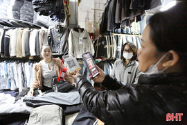 Chợ dân sinh ở Hà Tĩnh "phủ sóng" mã QR