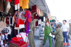 Đồng loạt ra quân giải tỏa, lập lại trật tự hành lang an toàn giao thông