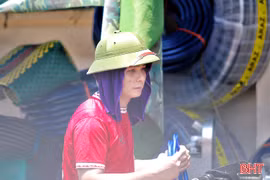 "Bỏng rát" giữa cái nắng 40 độ C tại Hà Tĩnh