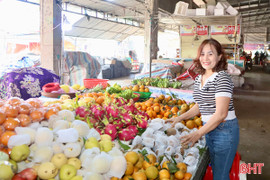 Mùng 2 Tết, nhiều tiểu thương mở hàng "lấy may" đầu năm