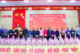 Trao 249 suất quà Tết cho các gia đình khó khăn ở xã Đức Minh 