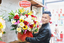 Thị trường quà tặng ngày 8/3: Giá hoa tươi có loại tăng gấp đôi