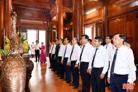 Lãnh đạo tỉnh dâng hương tri ân tại các địa chỉ đỏ ở Nghệ An, Hà Tĩnh