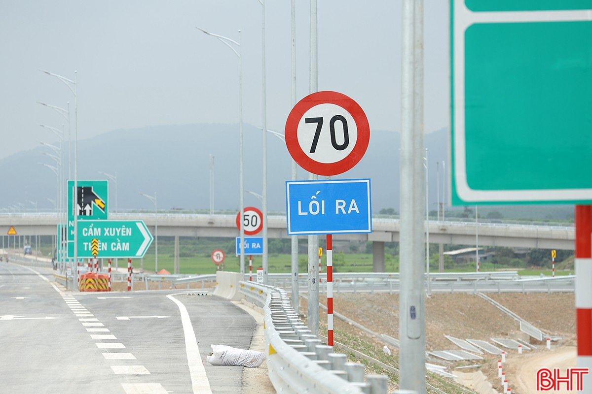 Types of road signs and lane markings on the highway through Ha Tinh ...
