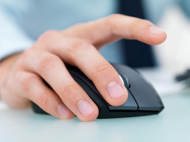 Con trỏ chuột tự di chuyển: Người dùng không sử dụng chuột nhưng con trỏ tự di chuyển và thao tác trên máy. Có khả năng máy đã bị tin tặc tấn công, chúng đang điều khiển con trỏ chuột từ xa. 12 dau hieu may tinh da bi tan cong