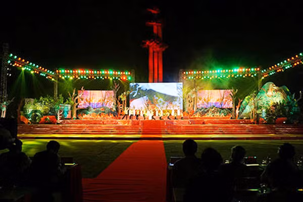 tong bi thu nguyen phu trong du chuong trinh huyen thoai truong bon