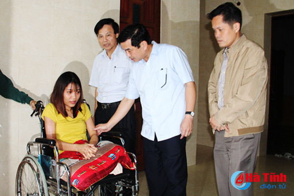 lanh dao ha tinh dong vien cac gia dinh nan nhan tai nan giao thong