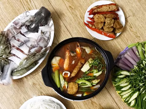 mua dong lanh roi nau lau mam mien tay gay nghien dai ca nha nao