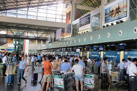 hang khong huy hang loat chuyen bay toi mien trung vi bao so 12