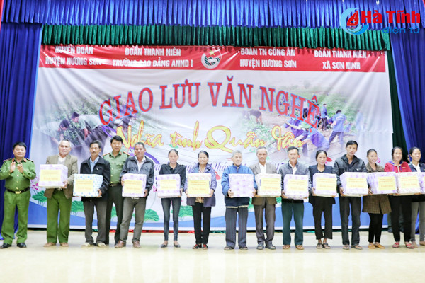dac sac dem giao luu van nghe nghia tinh quan dan