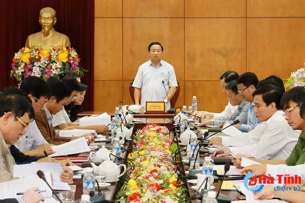 bi thu tinh uy le dinh son mot bo phan can bo thieu quyet liet ngai va cham trong xay dung ntm