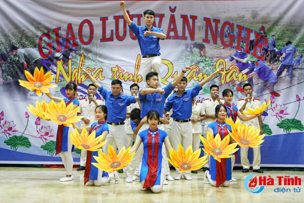 dac sac dem giao luu van nghe nghia tinh quan dan