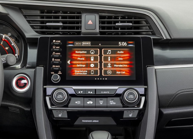 Bất chấp xu hướng, Honda trang bị số sàn cho Civic 2020 bản cao nhất