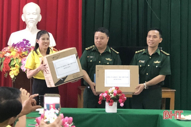 Trao mái ấm tình thương, hỗ trợ sinh kế cho phụ nữ vùng biên Hà Tĩnh