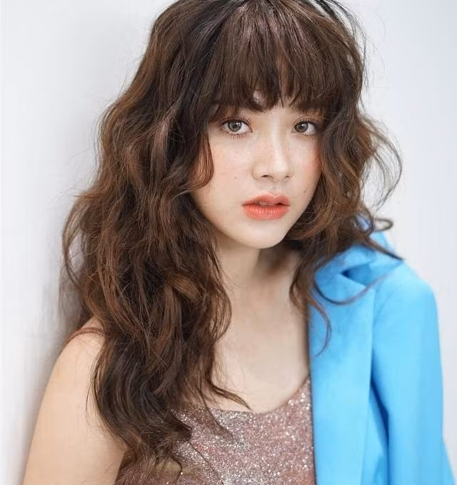 Trẻ ra 10 tuổi với những kiểu tóc mái “sương sương” cực kỳ cuốn hút