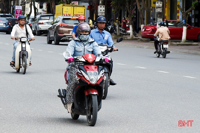 Hà Tĩnh ngày nắng nóng gay gắt, chiều tối mưa rào và dông