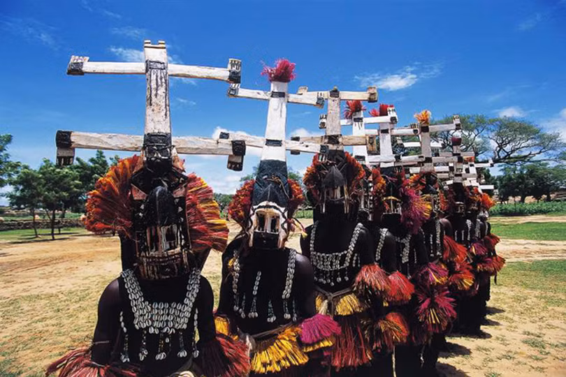 Những bộ lạc với phong tục độc đáo sống tách biệt với thế giới