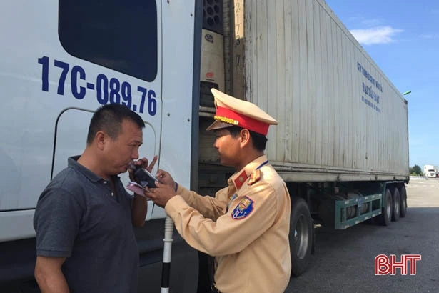 Hà Tĩnh xử phạt 5,2 tỷ đồng, tước 432 GPLX sau 1 tháng tổng kiểm tra phương tiện