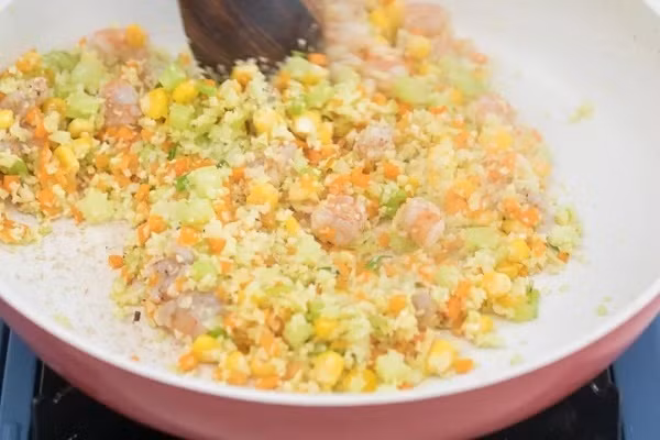 “Sốt xình xịch” công thức làm cơm rang mà chẳng cần đến cơm khiến ai cũng tò mò