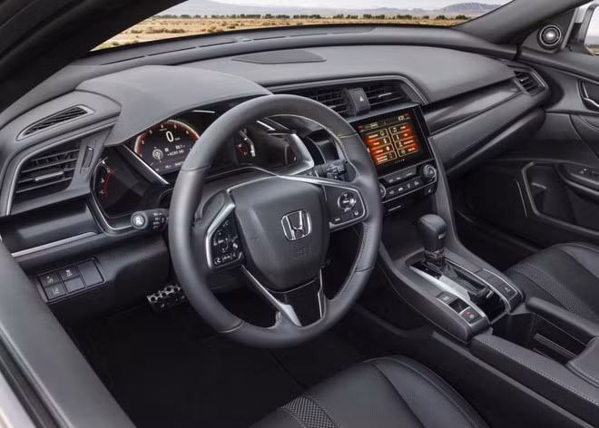 Bất chấp xu hướng, Honda trang bị số sàn cho Civic 2020 bản cao nhất
