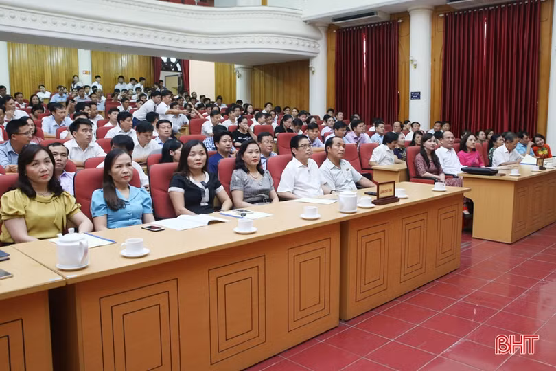 Khẩn trương tuyển đủ giáo viên mầm non, tiểu học theo biên chế được giao