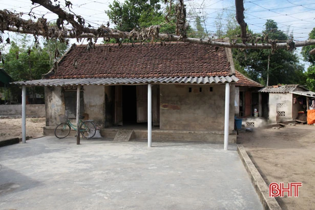 Mẹ già suy sụp khi nghe tin con đột quỵ ở xứ người