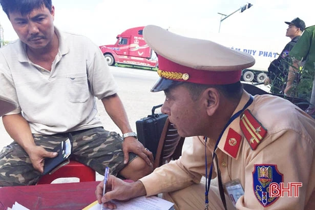 Hà Tĩnh xử phạt 5,2 tỷ đồng, tước 432 GPLX sau 1 tháng tổng kiểm tra phương tiện