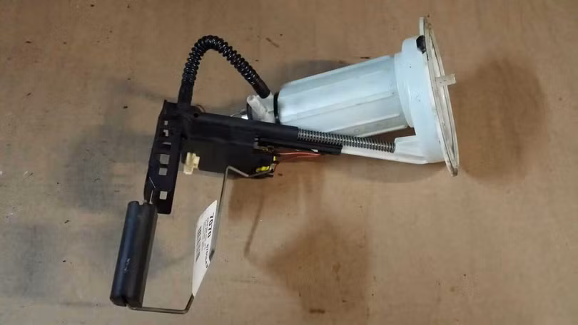 Xe ô tô đang đi giữa đường bị chết máy phải làm sao?