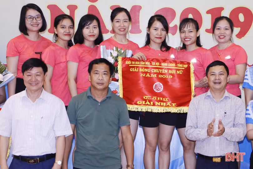 Sở LĐ-TB&XH Hà Tĩnh vô địch Giải bóng chuyền hơi nữ Khối VHXH - Hành chính tổng hợp