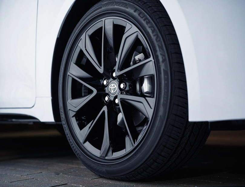 Toyota Corolla 2020 phiên bản bóng đêm thêm tính năng hiện đại