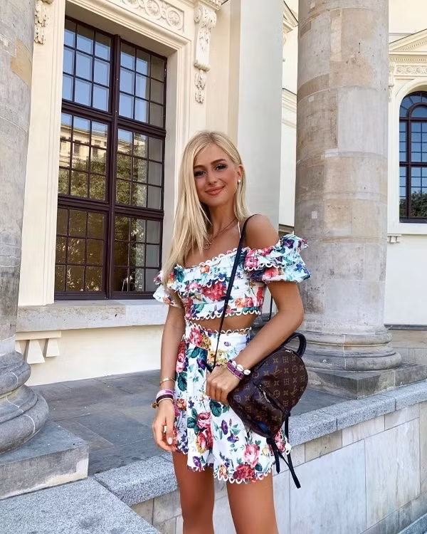 Loạt bí quyết mix đồ đẹp quên sầu trong những ngày mưa nắng thất thường