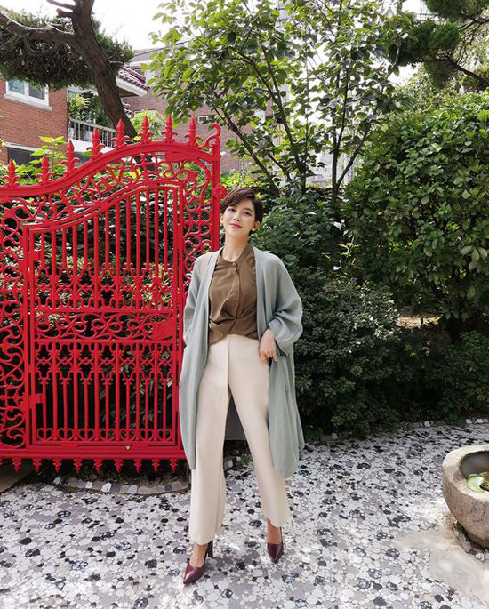 Phối trang phục cho cả tuần với tông trầm