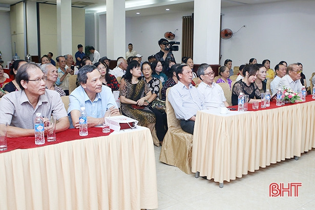 Đoàn Văn công nhân dân Hà Tĩnh gặp mặt kỷ niệm 60 năm thành lập