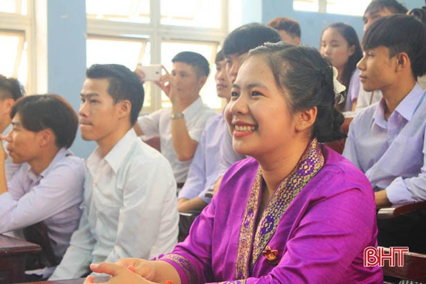 241 lưu học sinh Lào được trao chứng chỉ tiếng Việt
