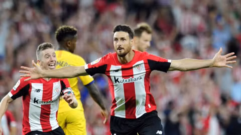 Pha “cắt kéo” đứt luôn niềm kiêu hãnh Barca