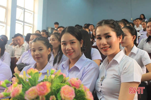 241 lưu học sinh Lào được trao chứng chỉ tiếng Việt