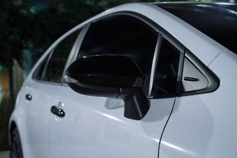 Toyota Corolla 2020 phiên bản bóng đêm thêm tính năng hiện đại