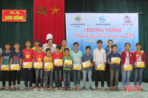 Trao mái ấm tình thương, hỗ trợ sinh kế cho phụ nữ vùng biên Hà Tĩnh