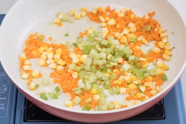 “Sốt xình xịch” công thức làm cơm rang mà chẳng cần đến cơm khiến ai cũng tò mò