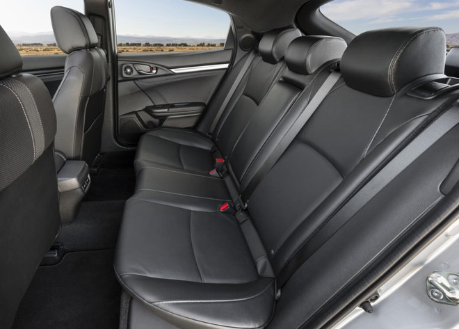 Bất chấp xu hướng, Honda trang bị số sàn cho Civic 2020 bản cao nhất