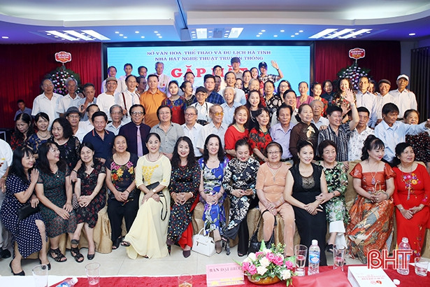 Đoàn Văn công nhân dân Hà Tĩnh gặp mặt kỷ niệm 60 năm thành lập