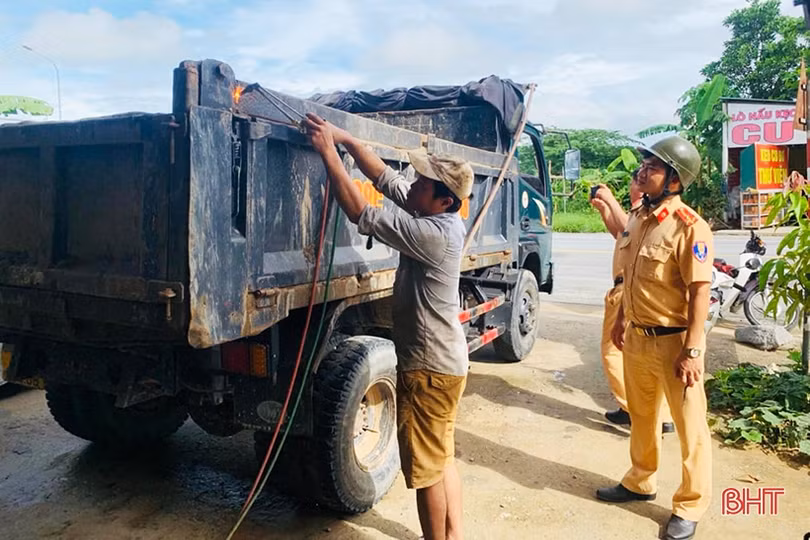 Giải pháp nào ngăn chặn triệt để xe quá khổ, quá tải ở Hà Tĩnh?