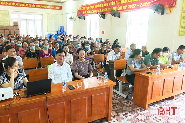 Trao tặng 3.152 bếp đun tiết kiệm năng lượng cho phụ nữ ở TP Hà Tĩnh